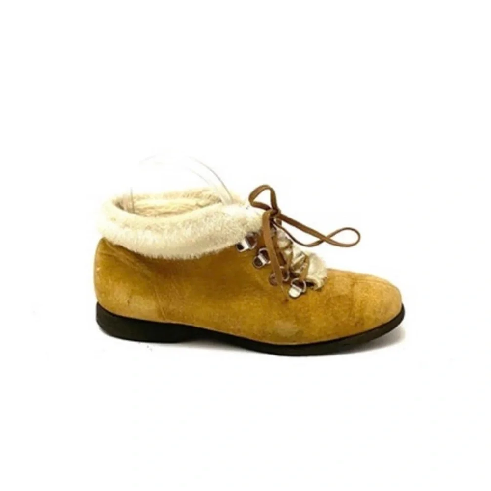 Vintage 1980s tan suede faux fur ankle snow boots